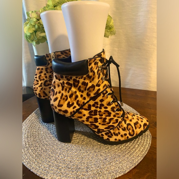NWOT -ANKLE BOOTS- Antonio Melani animal print ankle boots size 10 - Picture 4 of 8